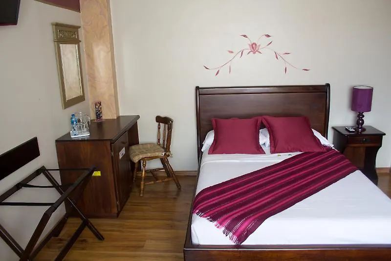 Morenica Del Rosario Cuenca Hotel